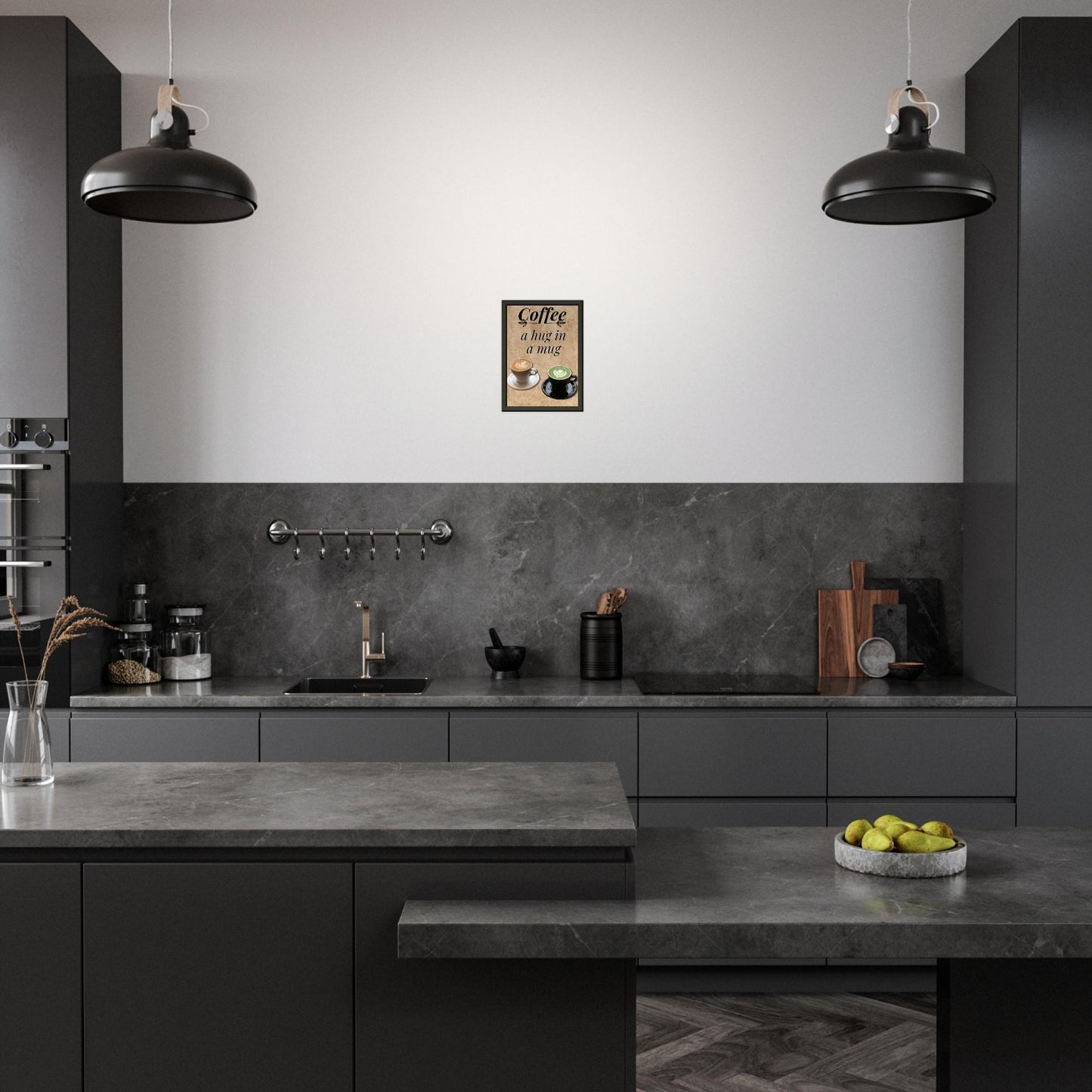 Eingerahmtes Bild mit der Überschrift: "Coffee" und dem Titel: "a hug in a mug" mit zwei Tassen Kaffee auf einem Beigen Hintergrund über einer modernen Küche hängend