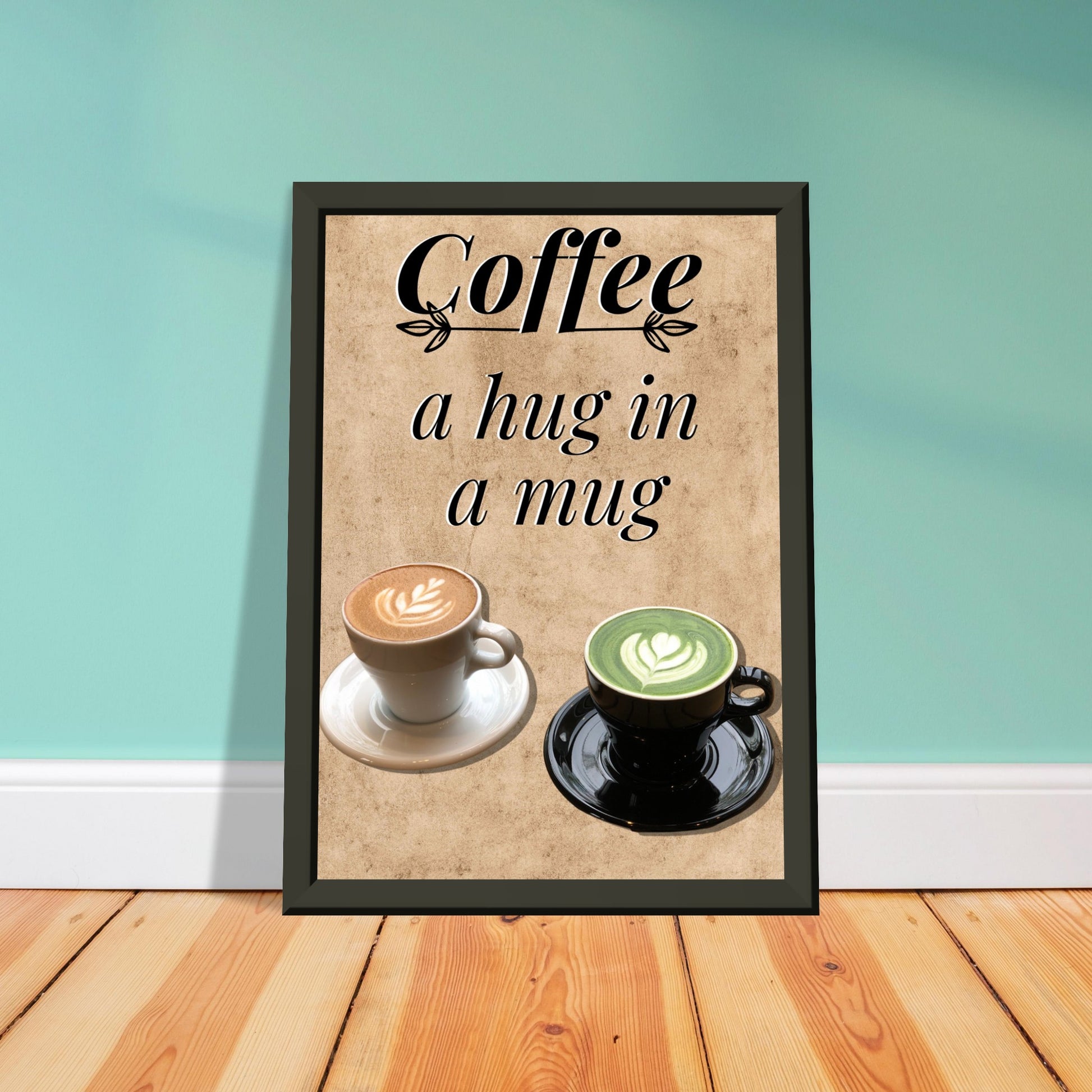Eingerahmtes Bild mit der Überschrift: "Coffee" und dem Titel: "a hug in a mug" mit zwei Tassen Kaffee auf einem Beigen Hintergrund an einer Blauen Wand gelehnt